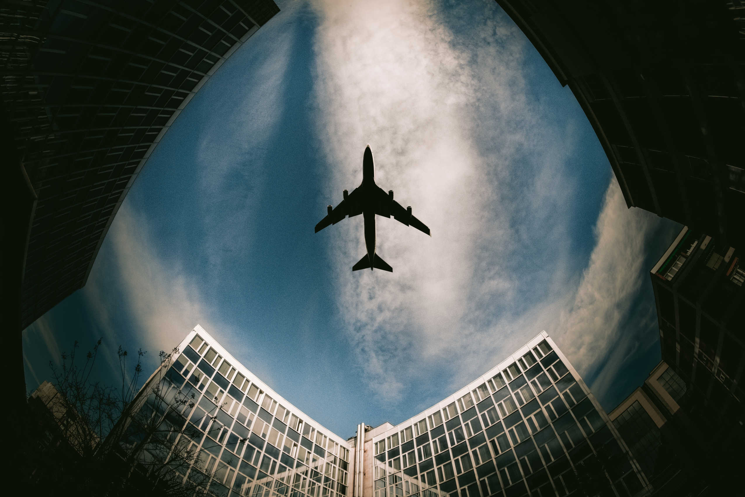 aereo appena partito dall'aeroporto antonio canova